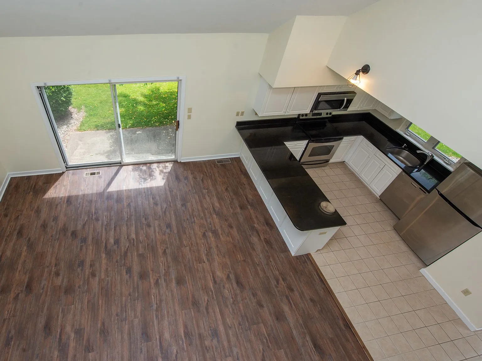 Rosewood Apartments — Photo 2