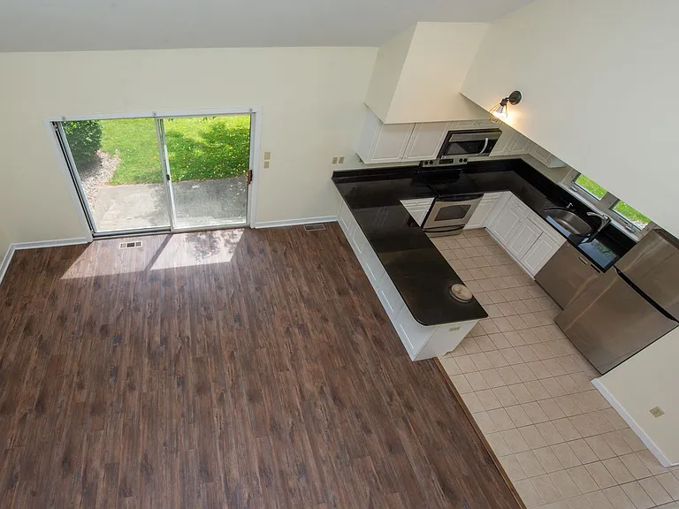 Rosewood Apartments — Photo 2