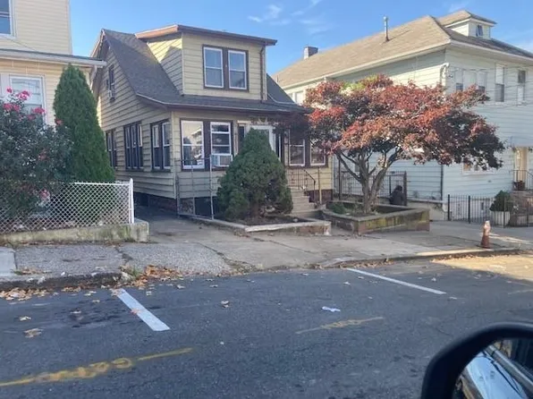 711 74th St, North Bergen, NJ 07047