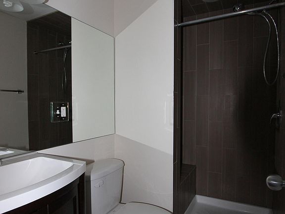 4th image of 1821 W Leland Ave APT 001