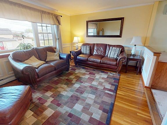 5th image of 910 2nd St