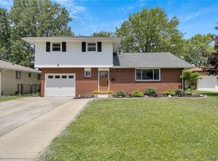 10 Laurelton Dr, West Seneca, NY 14224