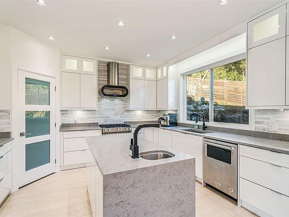 3rd image of 217 Timbercrest Way