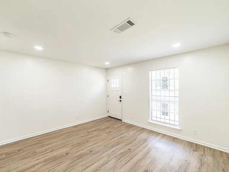 2627 Thornhill Rd NW — Photo 19