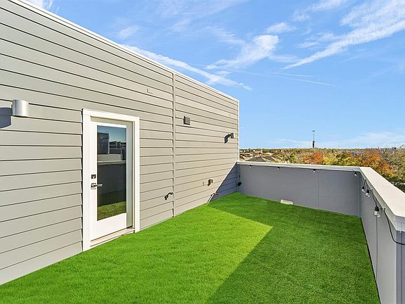 Large roof terrace with gorgeous views!