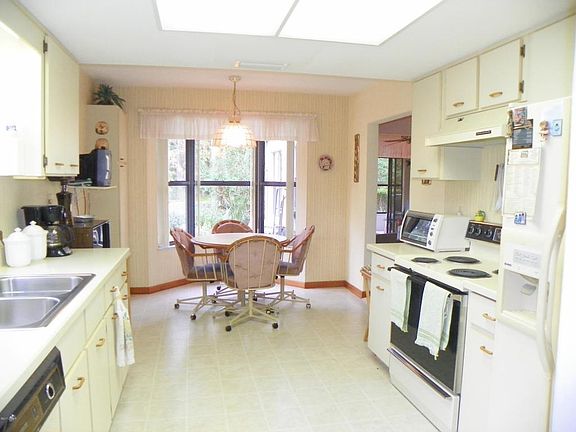 3rd image of 144 Sea Pines Cir