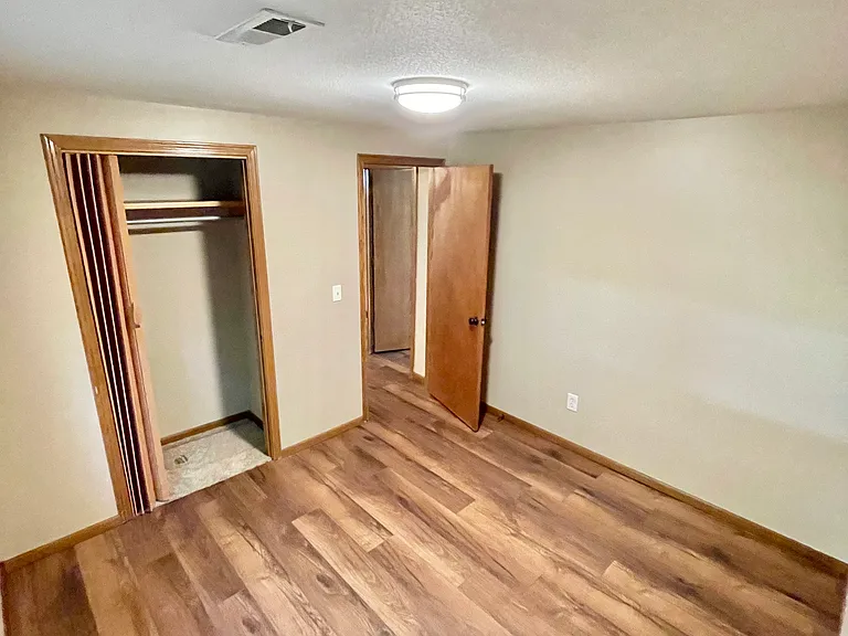 109 S Derby Ave — Photo 7