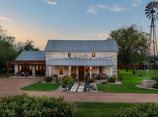 271 Smokehouse Rd, Fredericksburg, TX 78624