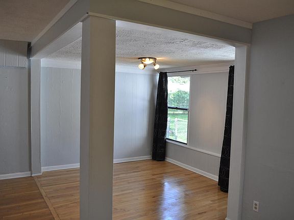 2nd image of 4555 Blackburn St