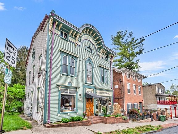 3rd image of 16 Greenwich St #1