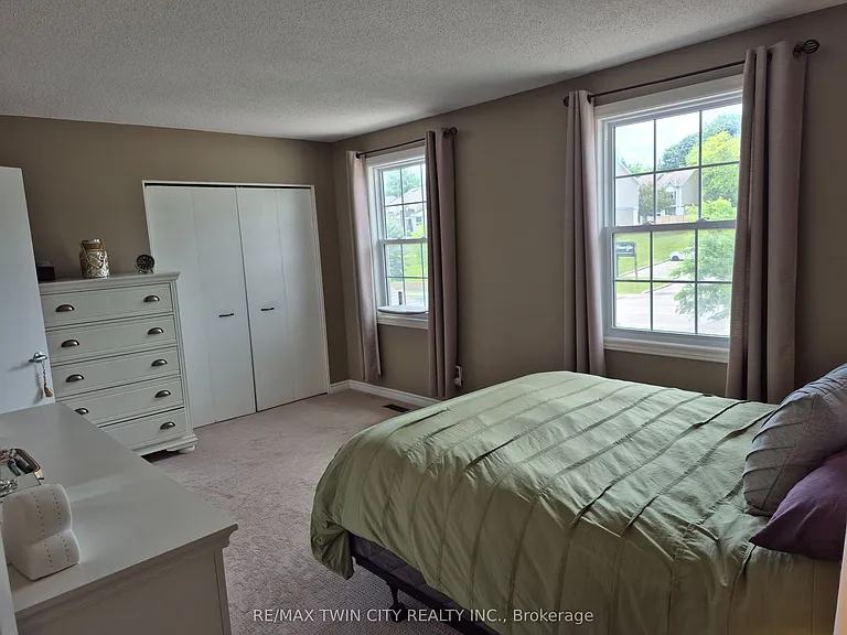384 Pioneer Dr — Photo 12