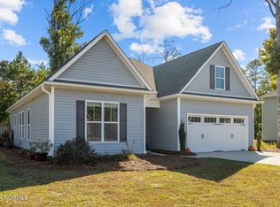 447 Bronze Dr, Rocky Point, NC 28457