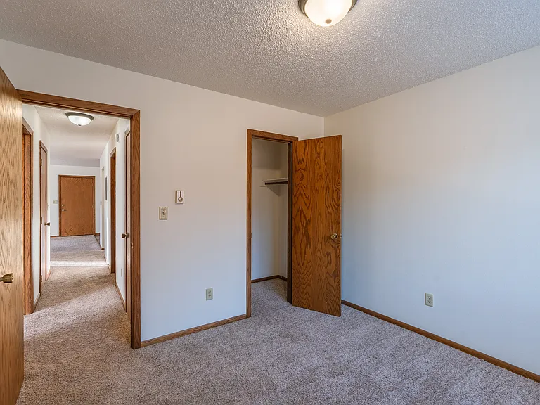 Grand Forks, ND Cedarwood Apartments | Bedroom