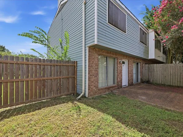 5910 Fairmeadow St, Beaumont, TX 77707