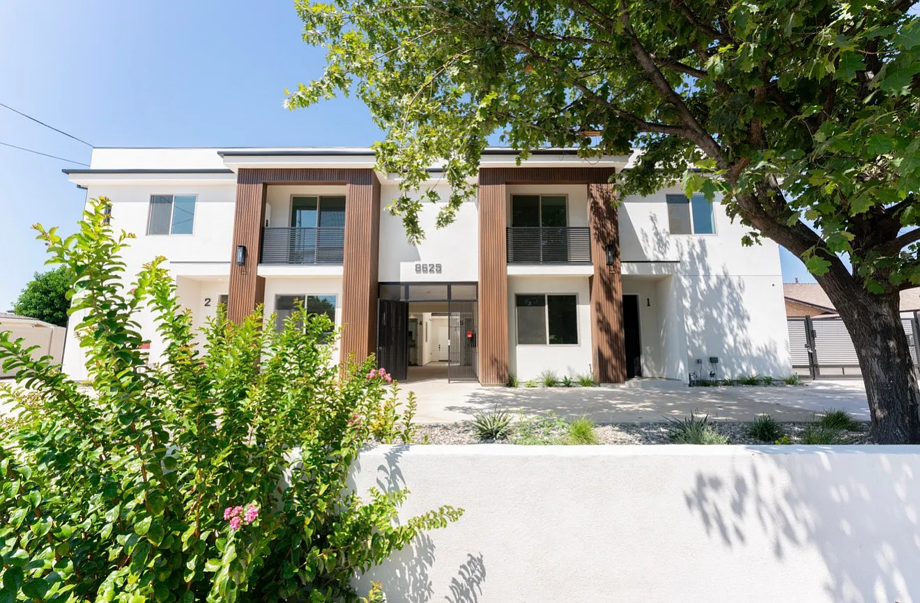 4 bed, 3.5 bath, 2000 sqft, $4,750 — Photo 1