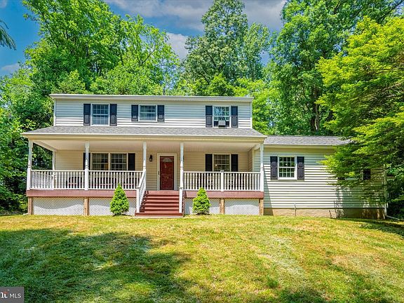 3rd image of 11 Grays Ln