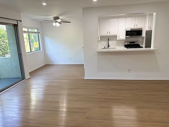 2nd image of 725 N Sycamore Ave #14