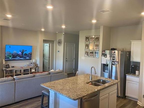 3rd image of 40313 Sedgwick Ln