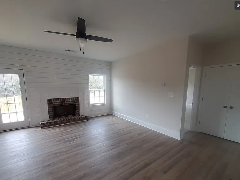 1740 Willow Creek Dr — Photo 4