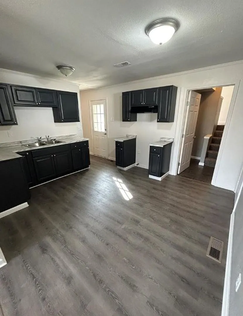 For Lease — Photo 3