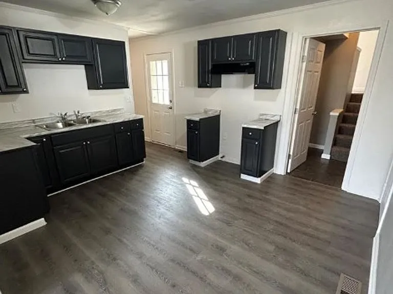 20 Leonard Dr — Photo 3