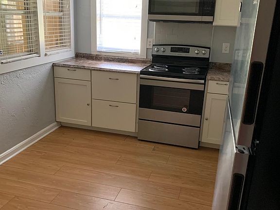 4th image of 2116 E Grant St #A