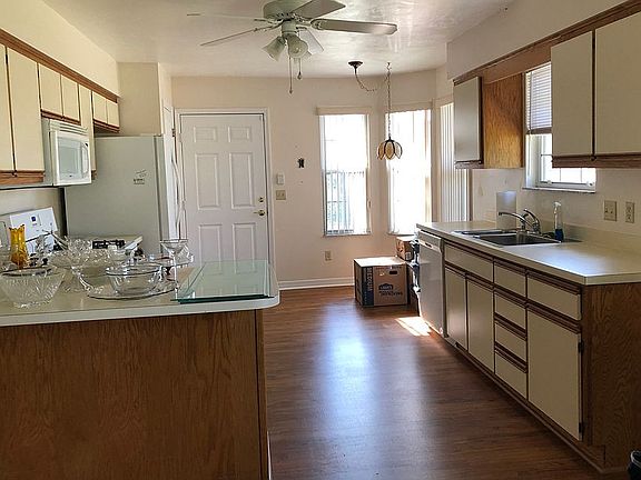 4th image of 317 SE Rosewood Cir