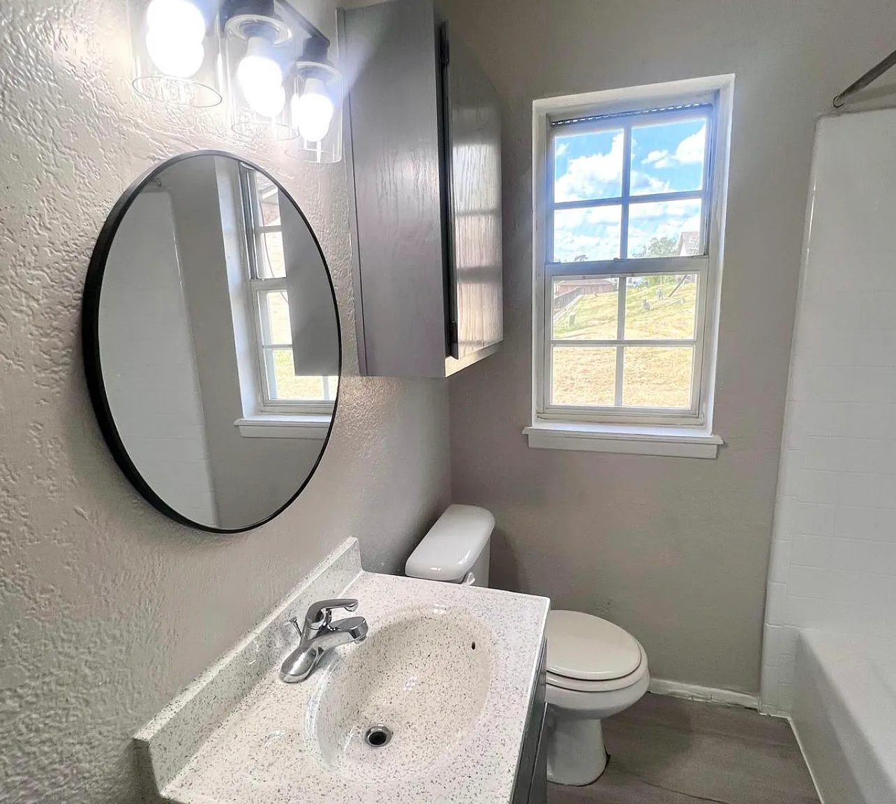 3 bed, 1.0 bath, 1000 sqft, $980 — Photo 3