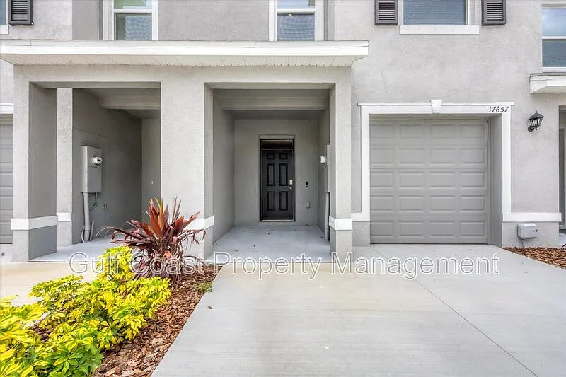 3 bed, 2.5 bath, 1673 sqft, $2,300 — Photo 4