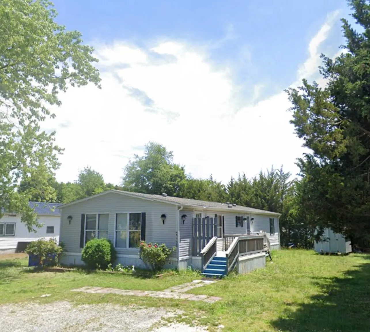 4 bed, 2000 sqft, $2,100 — Photo 1