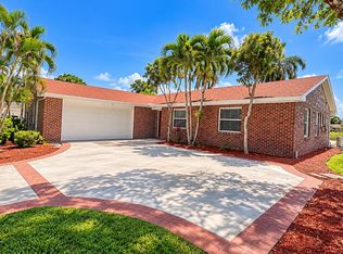 8102 Pioneer Rd, West Palm Beach, FL 33411