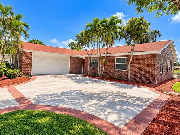 8102 Pioneer Rd, West Palm Beach, FL 33411