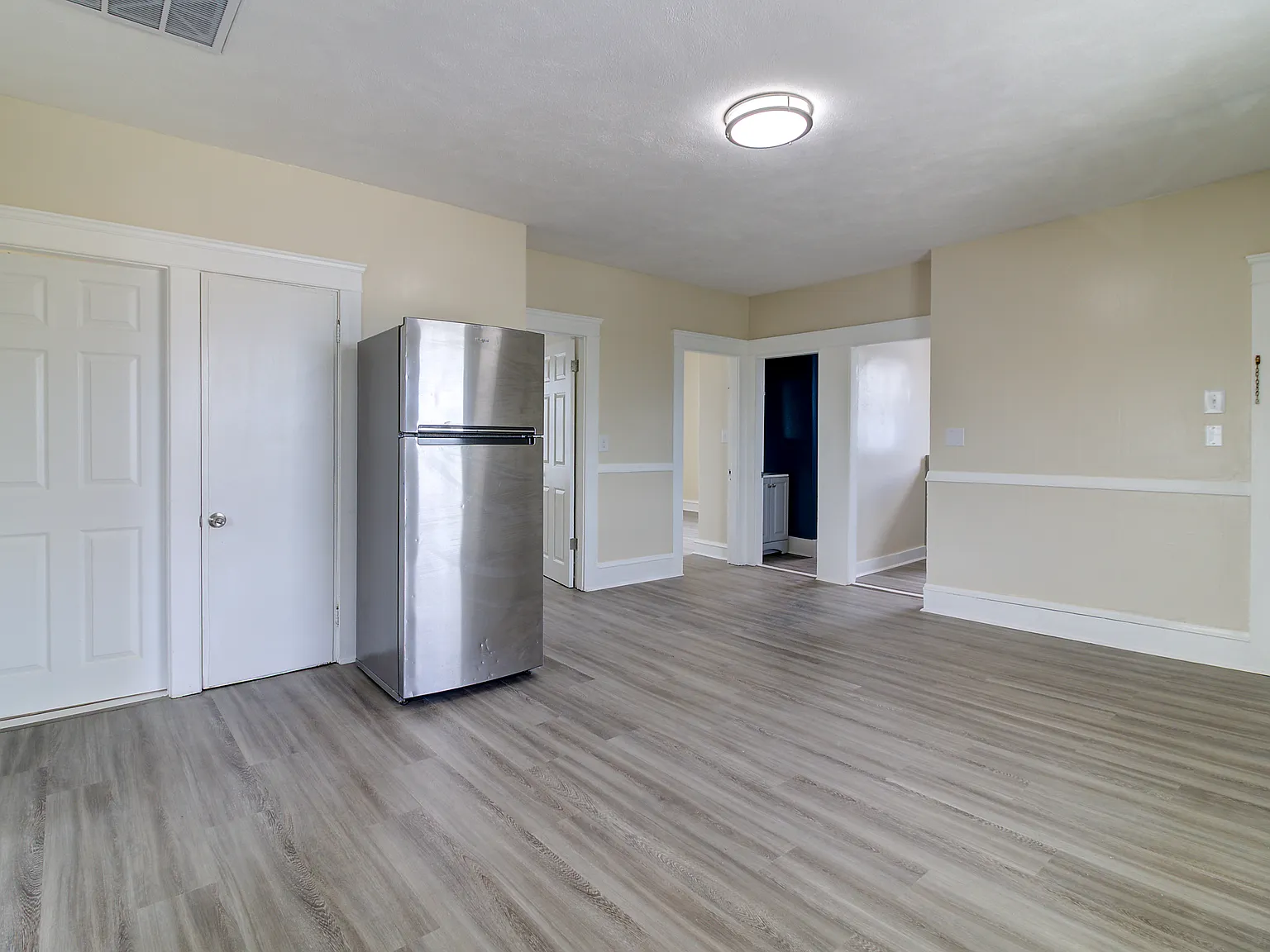 3 bed, 1170 sqft, $1,900 — Photo 2