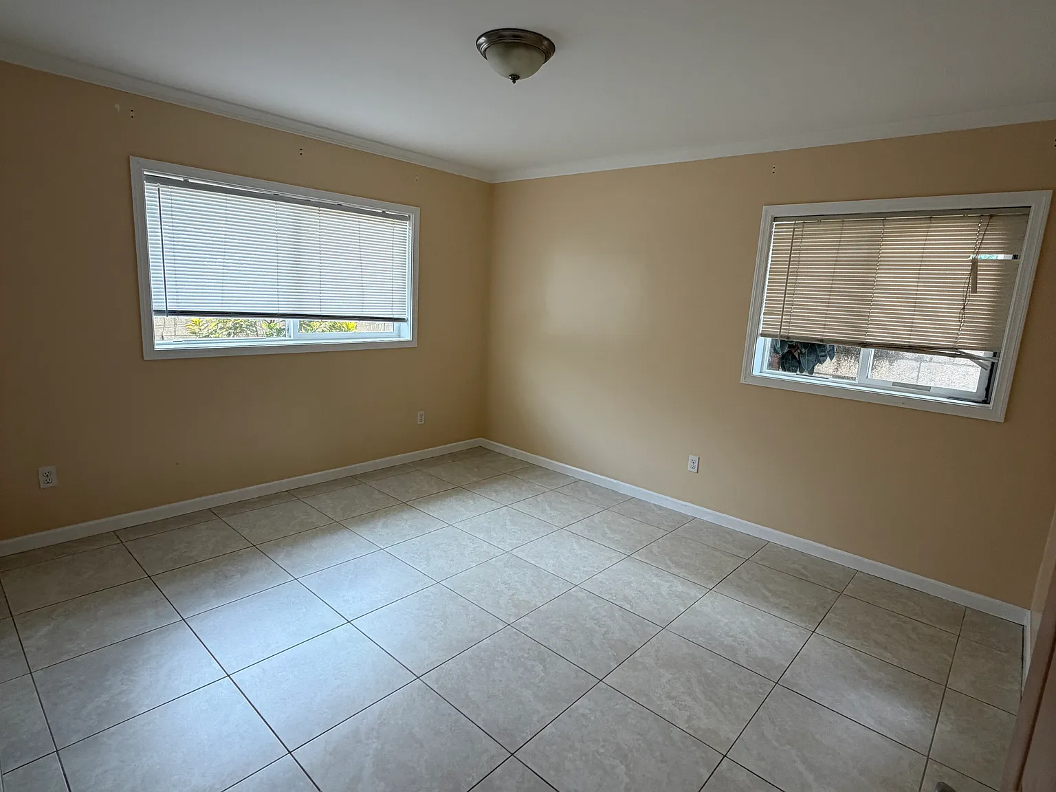 2 bed, 700 sqft, $2,200 — Photo 2