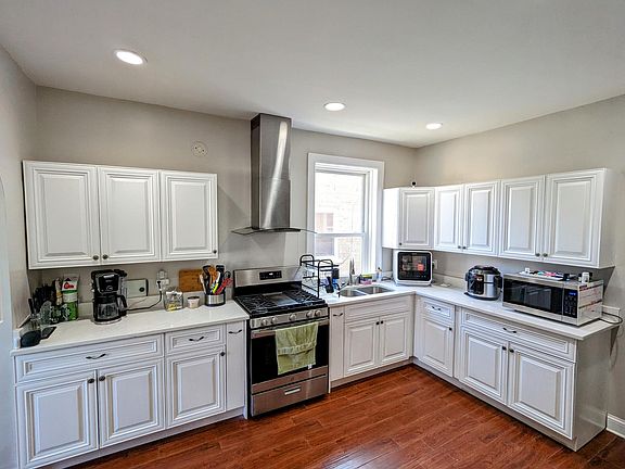 2nd image of 4045 N Leclaire Ave #1