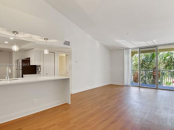 4th image of 3604 NE 207th St #2307