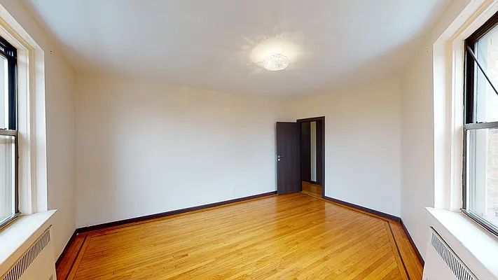 Sold by Thomas Lipovetsky, LREB | media 11