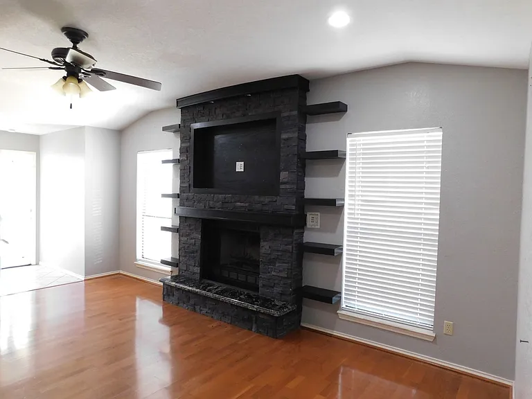 114 Caballo Dr — Photo 5