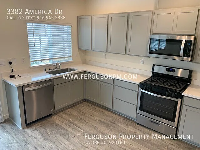 Like New Solar Home in Lincoln on a Corner Lot — Photo 4