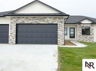 9805 Fairbury Ln, Lincoln, NE 68516