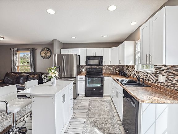 3rd image of 5537 Jordan Ct