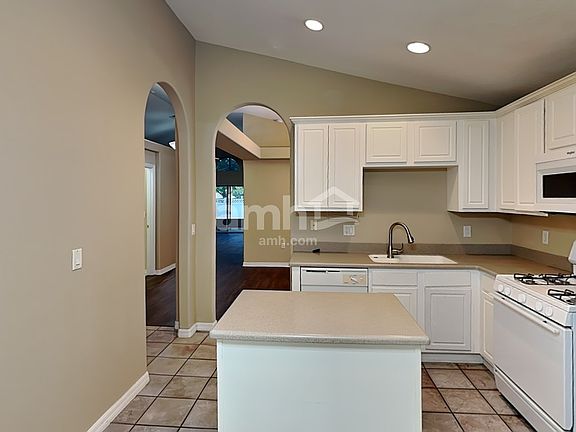 3rd image of 33405 Irongate Dr