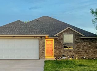 425 Lens St, Eastland, TX 76448