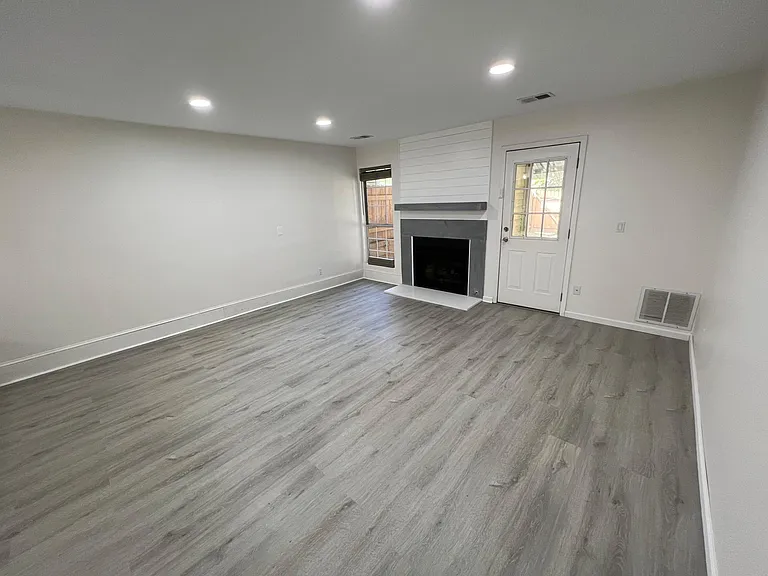 2927 Aspen Woods Entry — Photo 6