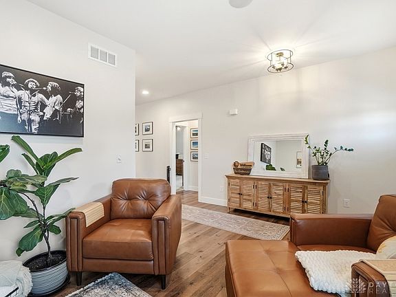 4th image of 1060 Lytle Rd