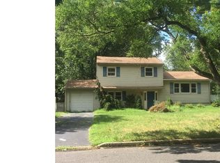 33 Rocky Brook Rd, East Windsor, NJ 08512