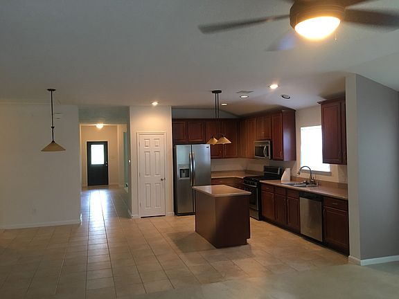 2nd image of 1994 Leisure Ln
