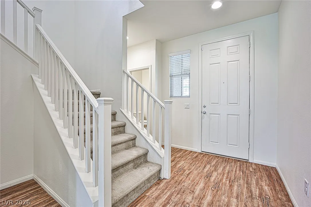 3 bed, 2.5 bath, 2441 sqft, $2,350 — Photo 3