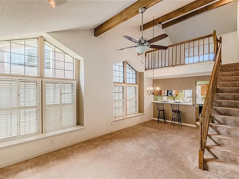 2407 Overland Ln — Photo 2