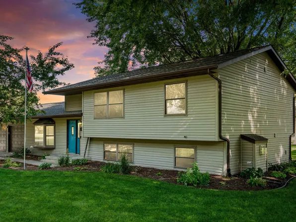 125 W Jefferson St, Winthrop, IA 50682